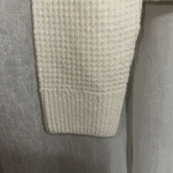 Aeropostale M Ivory Chunky Knit Hooded Sweater front Pocket - Picture 7 of 12